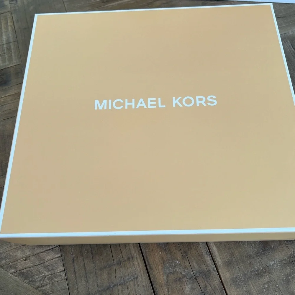 NWT Michael Kors bag and card case gift set